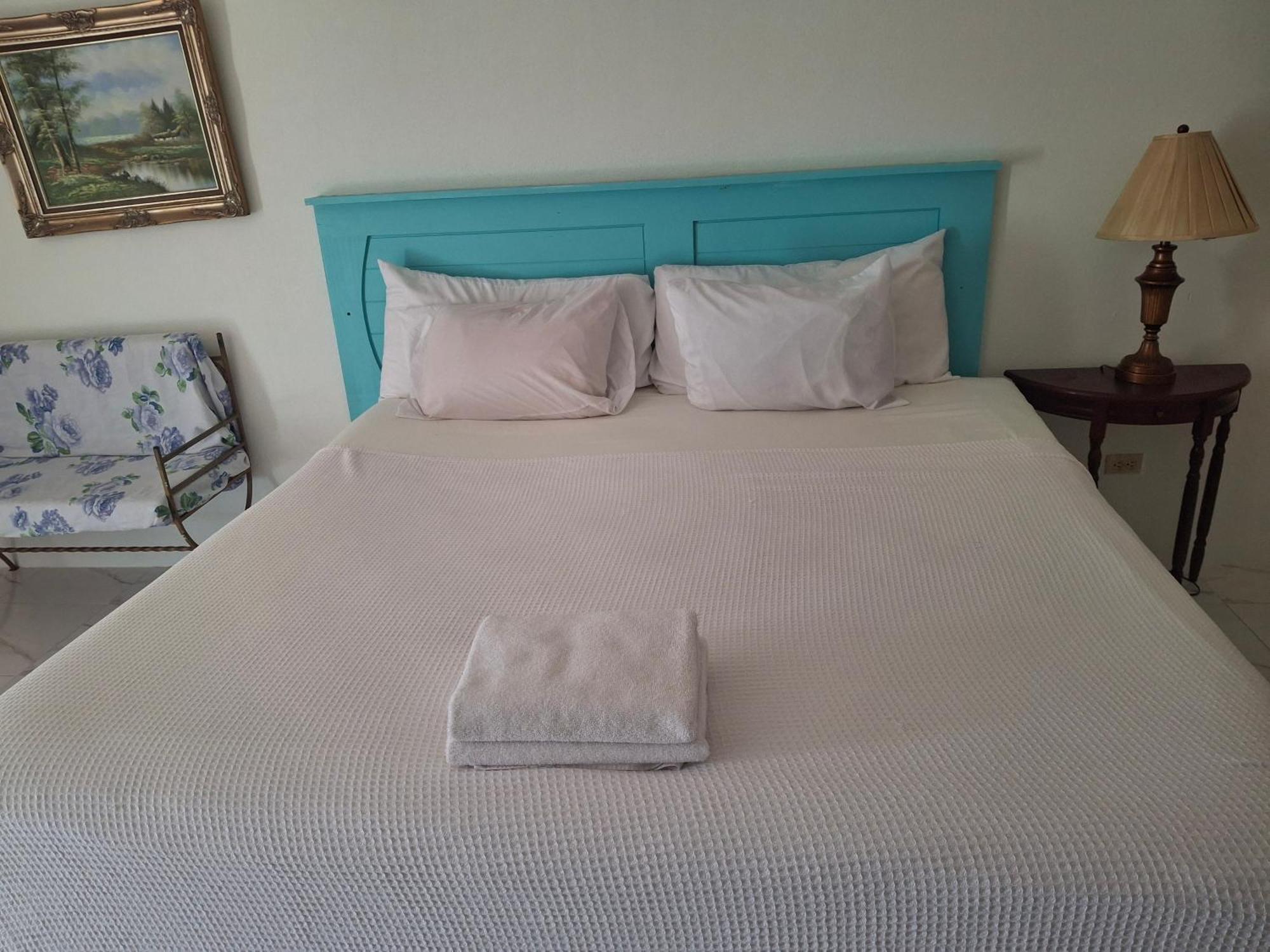 Ocean View Apartments Bridgetown Chambre photo